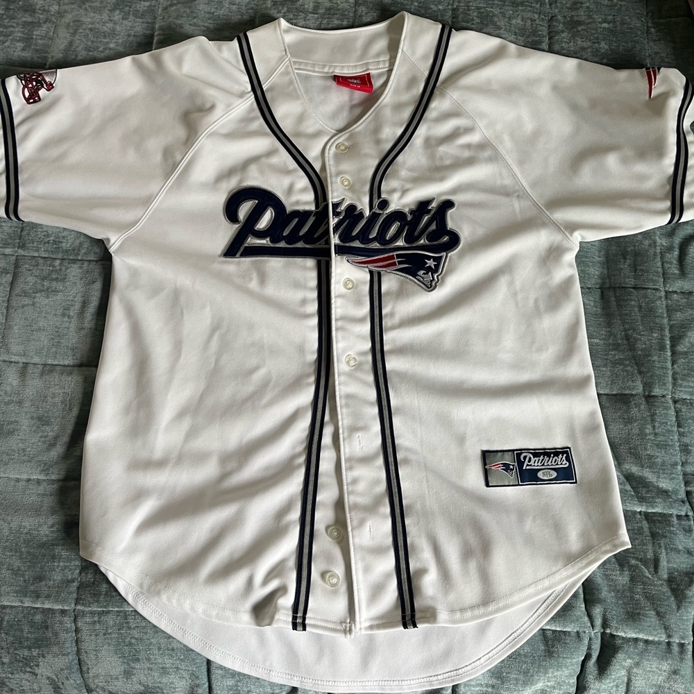 Patriots team baseball style jersey.